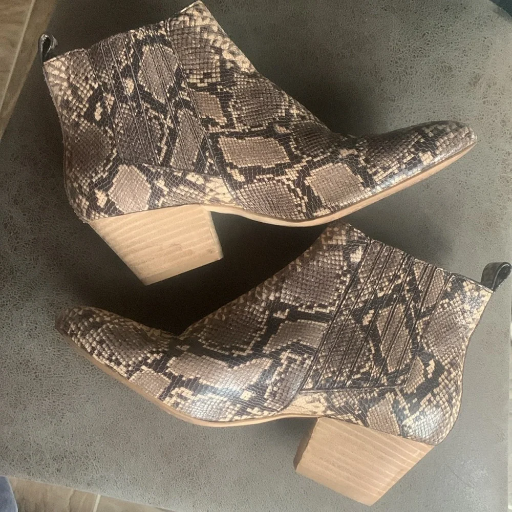 Splendid Snake Print Ankle Boots Sz 6